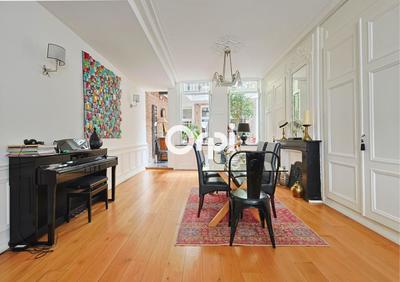 Maison - 230 m² - 7 pièces