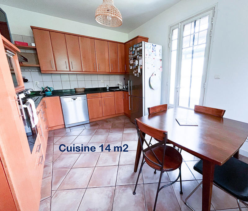 Maison - 225 m² - 9 pièces