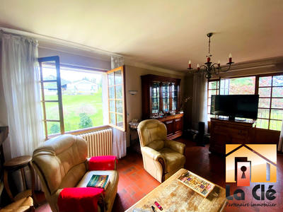 Maison - 218 m² - 7 pièces