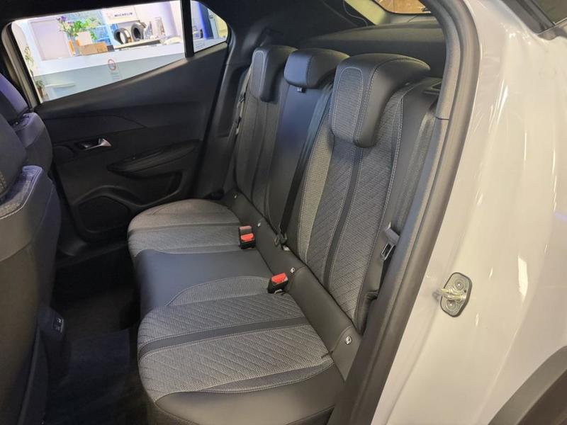 Peugeot 2008 II 100 ch Allure Pack Navigation / Vision 4 983 Km