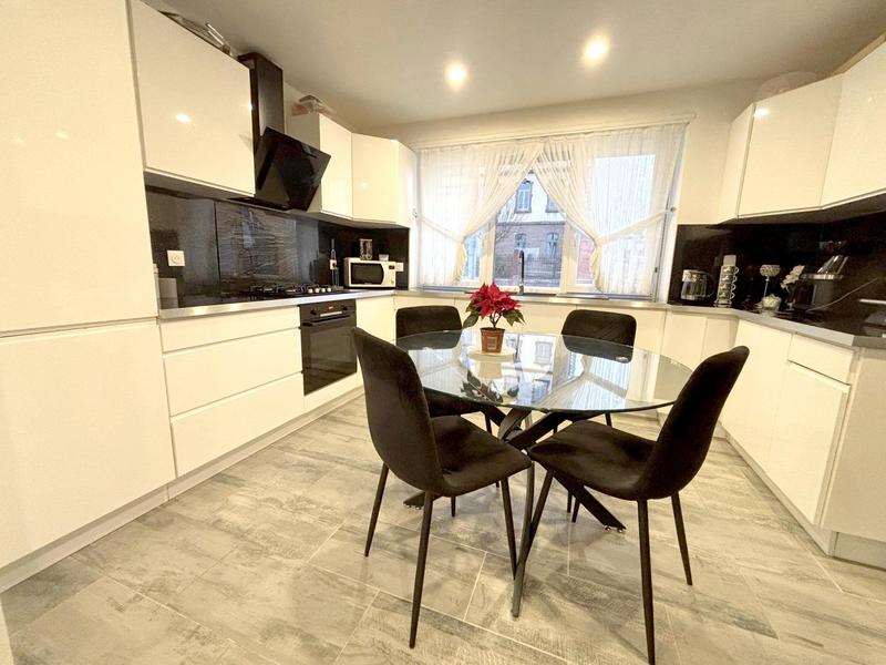 Maison - 95 m² - 5 pièces