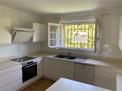 Propriété - 202 m² - 8 pièces