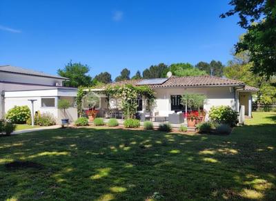 Maison - 265 m² - 8 pièces