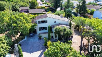 Maison - 182 m² - 7 pièces