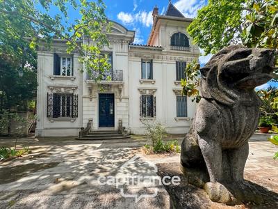 Maison de maîtres - 305 m² - 12 pièces