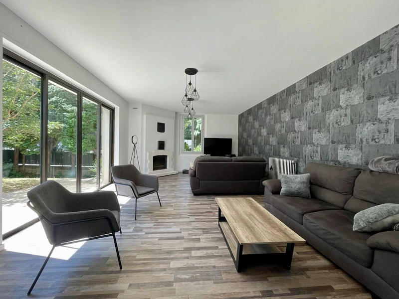 Maison - 298 m² - 8 pièces