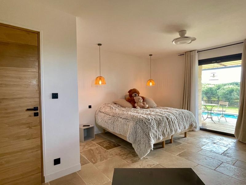 Maison - 240 m² - 7 pièces