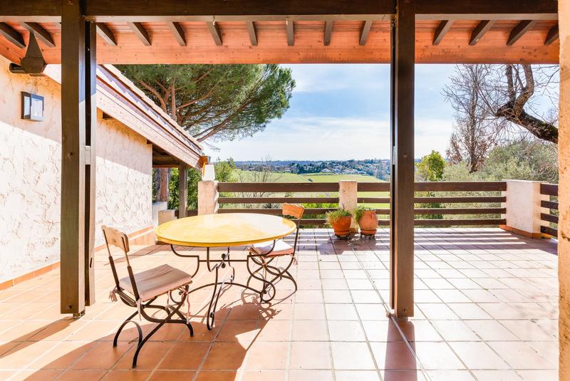 Maison traditionnelle - 421 m² - 8 pièces