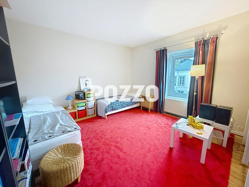 Maison - 219 m² - 8 pièces