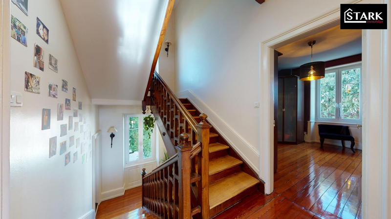 Maison - 209 m² - 7 pièces