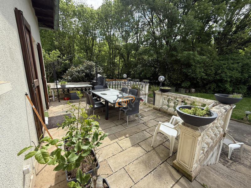 Maison - 210 m² - 6 pièces