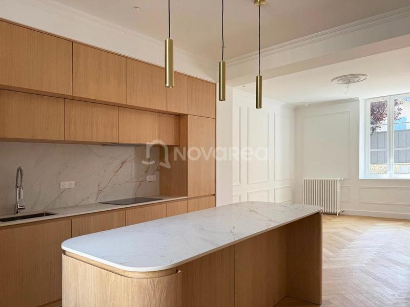 Maison de ville - 247 m² - 7 pièces