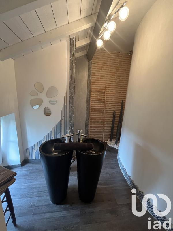 Maison - 729 m² - 23 pièces