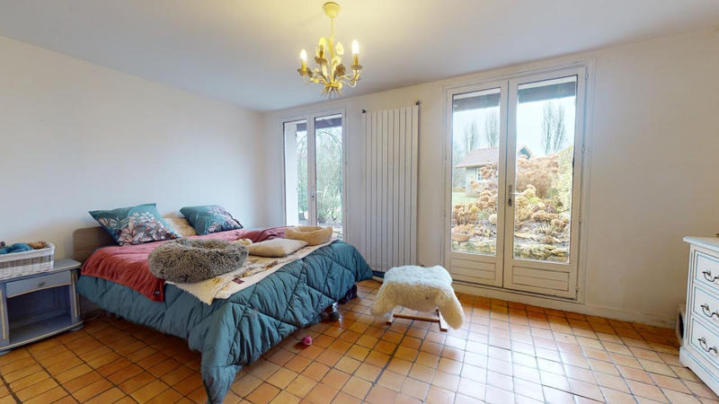 Propriété - 251 m² - 10 pièces