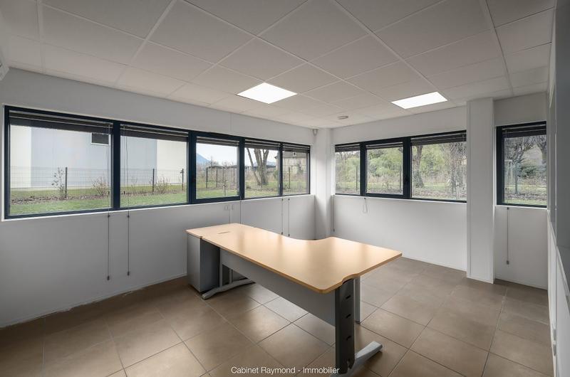 Bureau - 150 m² - 6 pièces