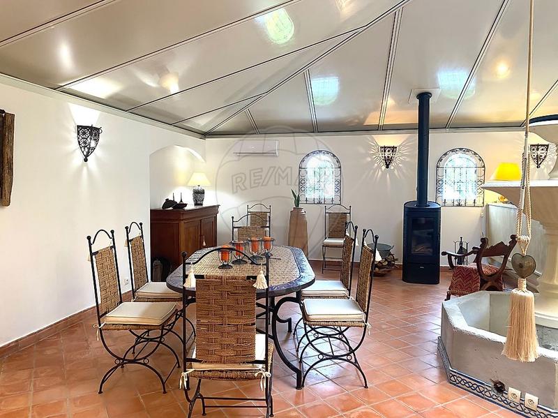 Propriété - 325 m² - 6 pièces