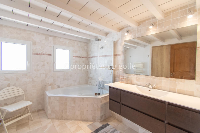 Maison - 209 m² - 8 pièces