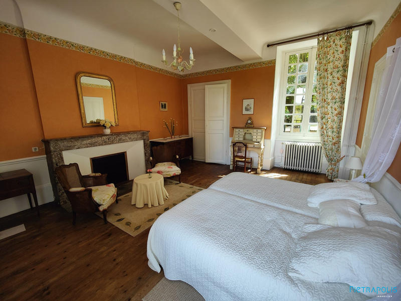 Maison - 300 m² - 8 pièces