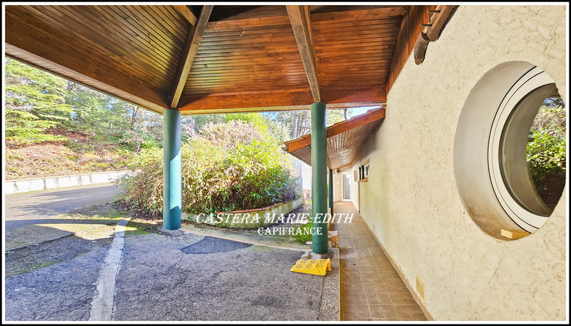 Maison - 322 m² - 9 pièces