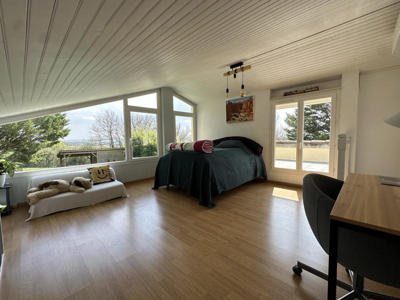 Maison - 227 m² - 7 pièces