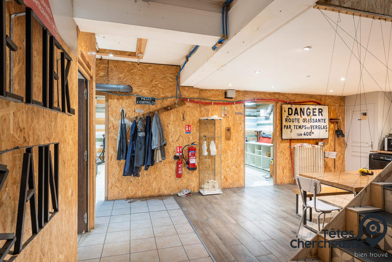 Local commercial - 317 m² - 12 pièces