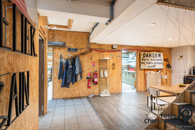 Local commercial - 317 m² - 12 pièces