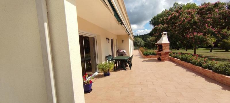 Propriété - 240 m² - 6 pièces