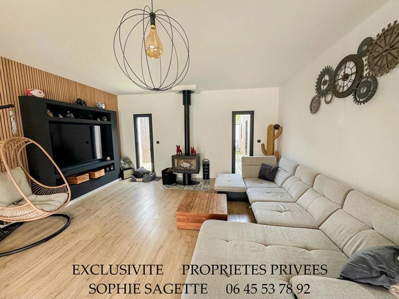Maison - 257 m² - 8 pièces