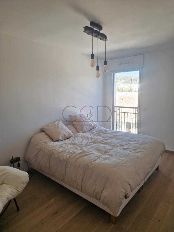 Appartement - 85 m² - 3 pièces