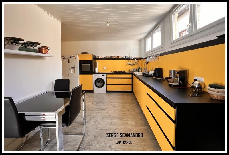 Immeuble - 130 m² - 5 pièces