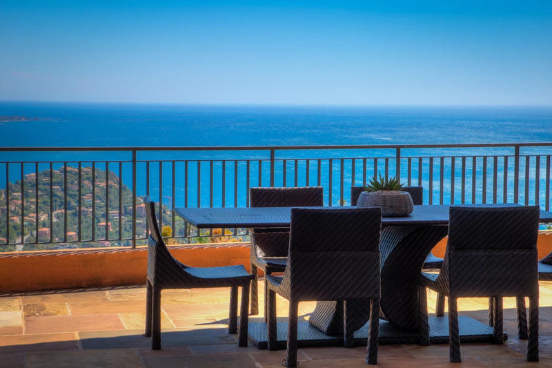 Villa - 596 m² - 13 pièces