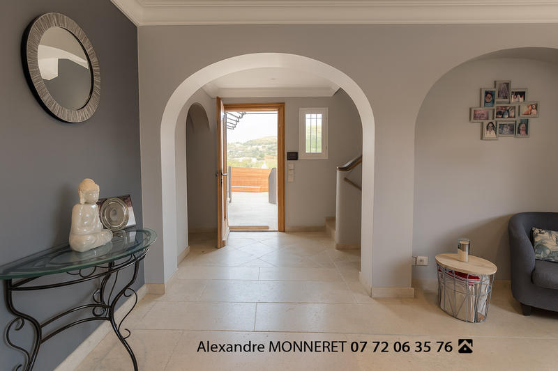 Villa - 255 m² - 6 pièces