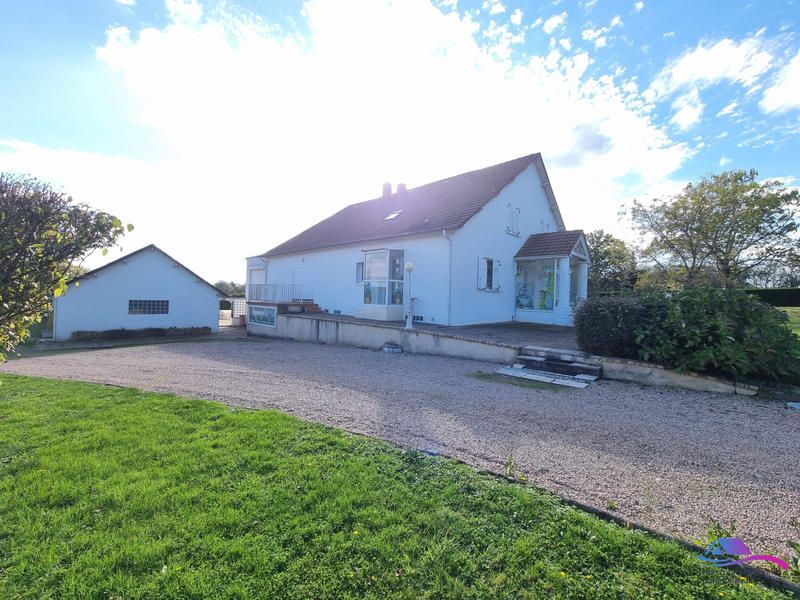 Maison - 334 m² - 6 pièces