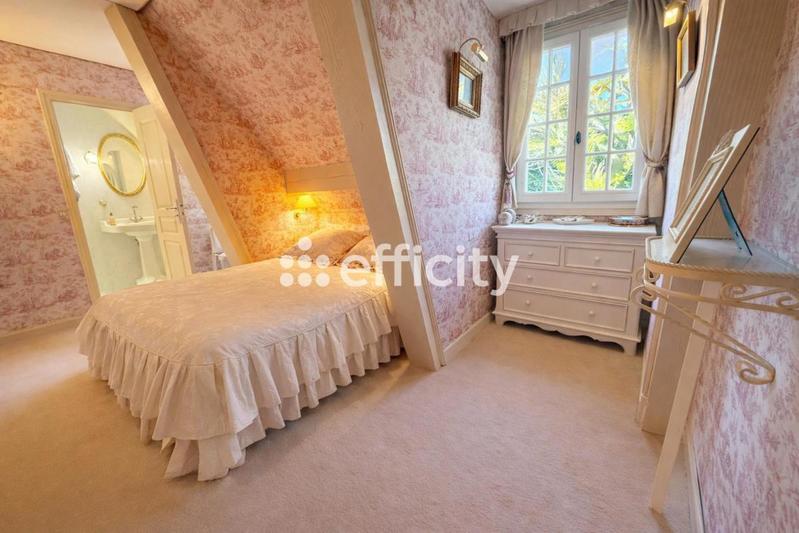 Villa - 258 m² - 8 pièces