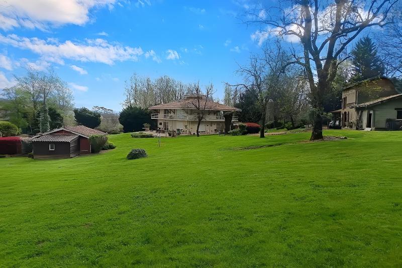 Viager - Maison - 217 m² - 8 pièces