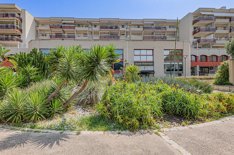 Local commercial - 150 m² - 5 pièces