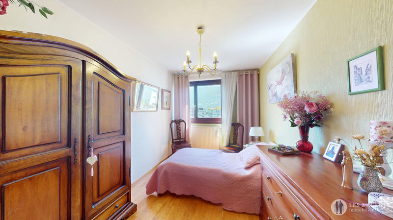 Appartement - 102 m² - 4 pièces