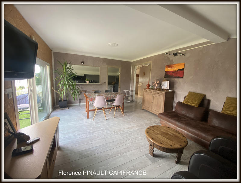 Maison - 233 m² - 9 pièces