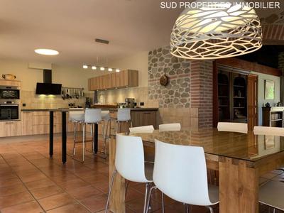 Propriété - 214 m² - 8 pièces