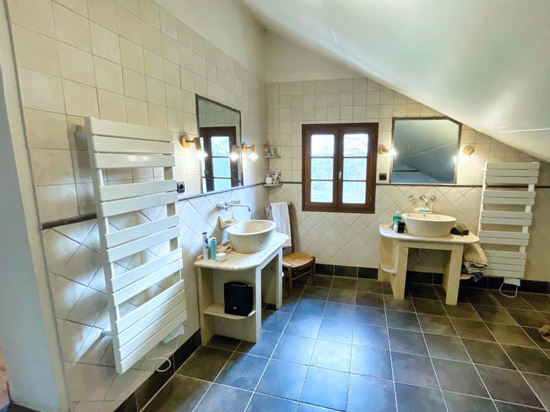 Maison - 200 m² - 8 pièces