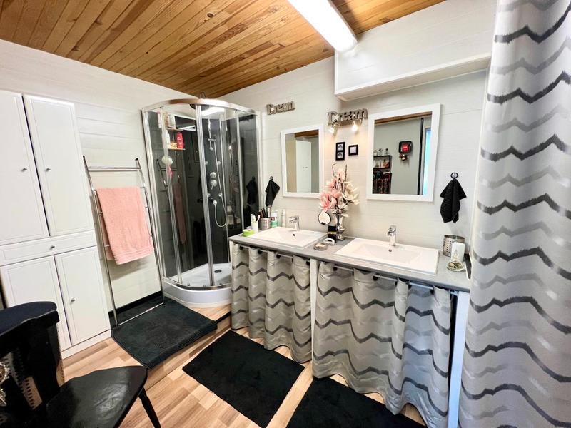 Maison - 168 m² - 8 pièces