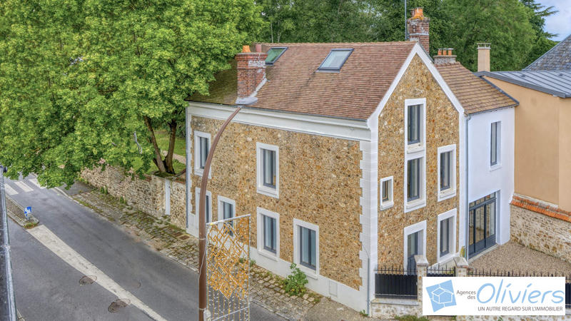 Maison - 229 m² - 9 pièces