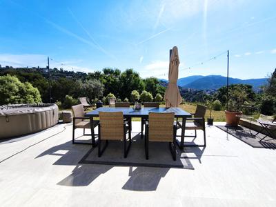 Maison - 180 m² - 5 pièces