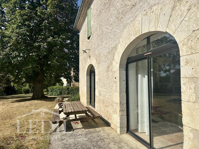 Propriété - 238 m² - 6 pièces