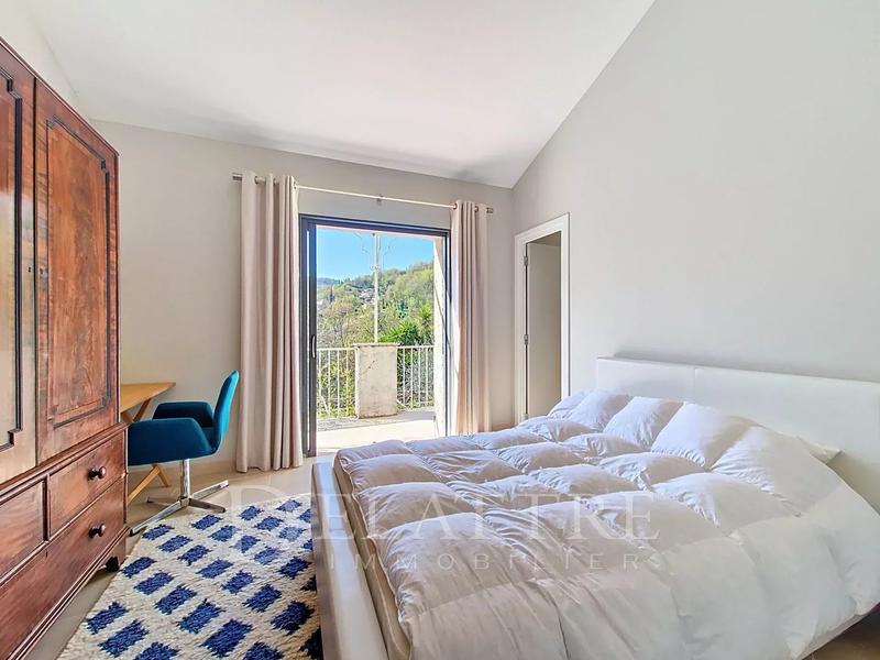 Maison - 222 m² - 8 pièces