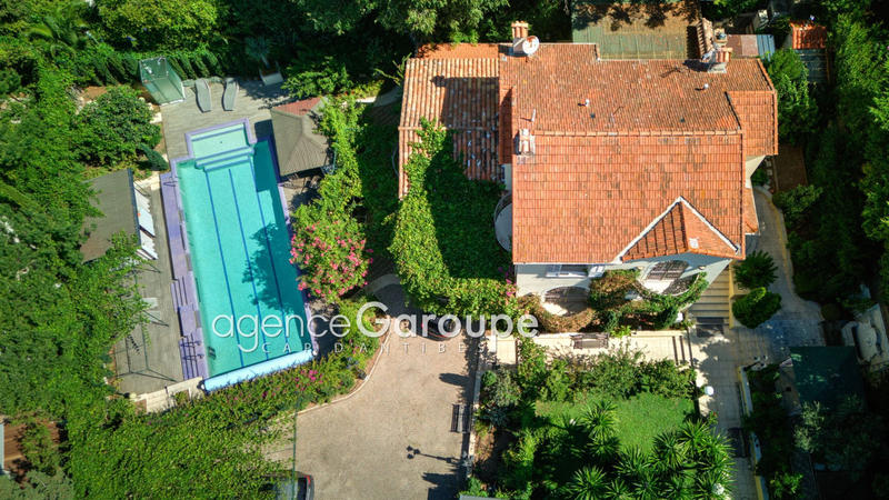 Villa - 247 m² - 7 pièces