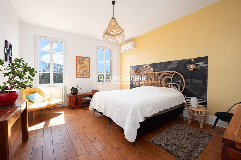 Maison - 235 m² - 9 pièces