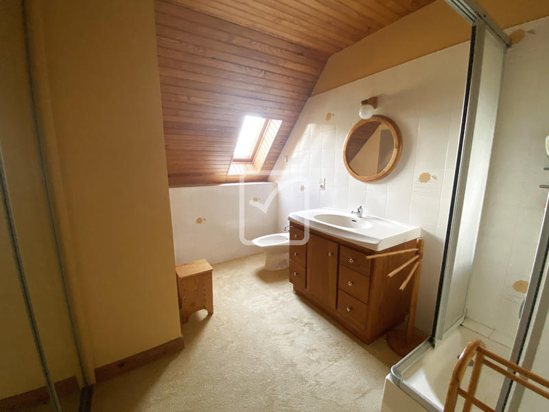 Maison - 168 m² - 9 pièces