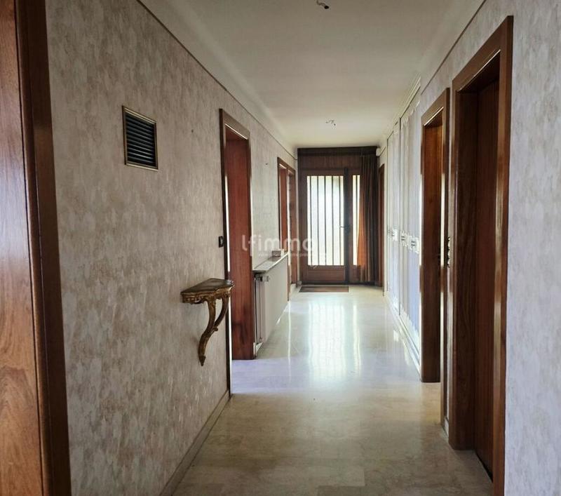 Maison - 213 m² - 8 pièces