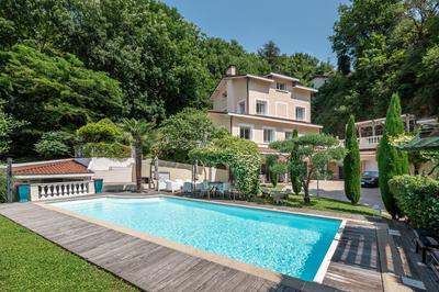 Maison - 335 m² - 8 pièces